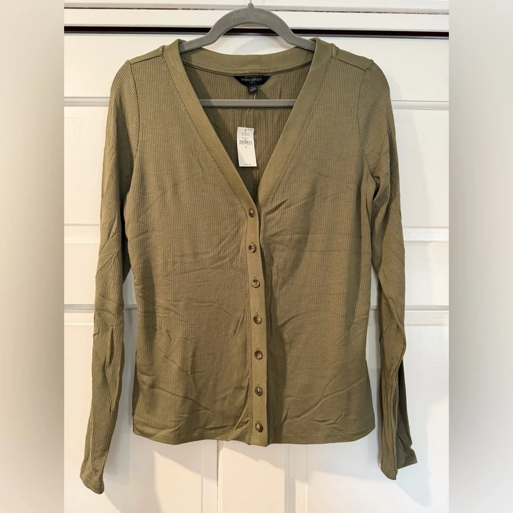 NWT Green Banana Republic Factory Soft Touch Ribbed Button-down Top - Size Small - Picture 2 of 5